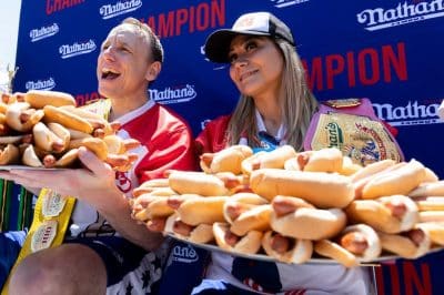Joey Chestnut - Miki Sudo - Nathan's Hot Dog Eating Contest (1)