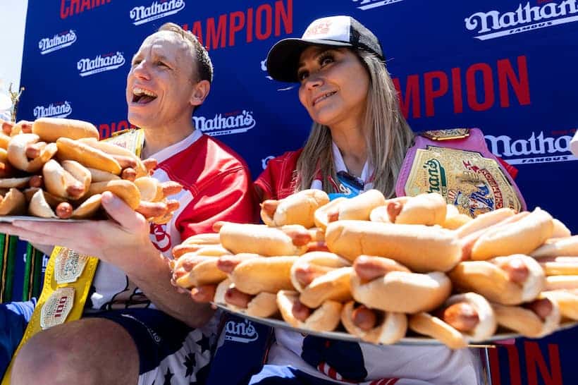 Joey Chestnut - Miki Sudo - Nathan's Hot Dog Eating Contest (1)