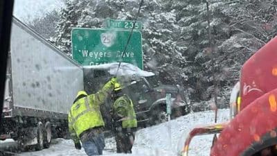 i81 tractor trailer jackknife