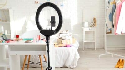 closet fashion blogger ring light phone poshmark