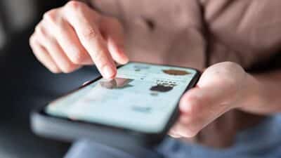 shopping online phone customer AI conversion
