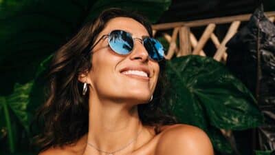 woman fashion sunglasses beach