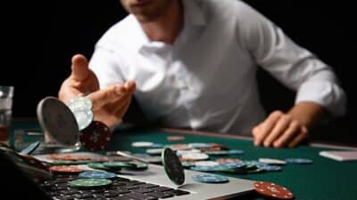 online gambling poker laptop