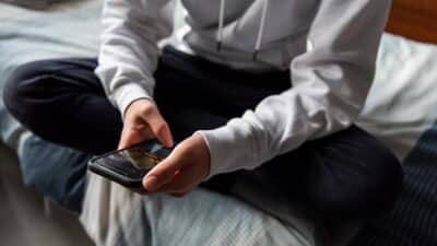teen smartphone streaming gaming social media