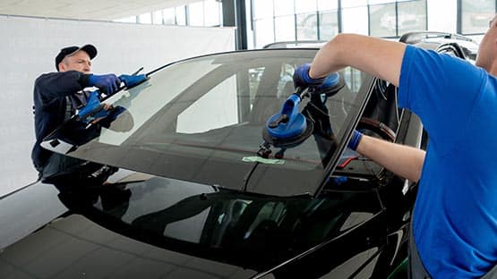 auto car windshield replacement service center