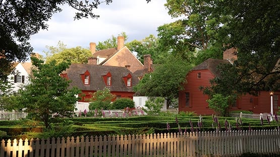 colonial williamsburg home house fence